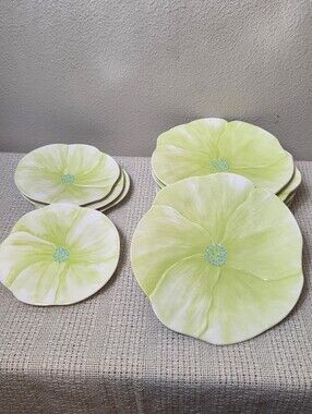 Yellow Flower Shaped 10 Plate Lot Plastic Picnic Floral Bowring